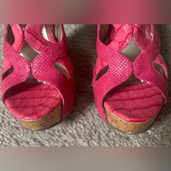 Bebe Pink/Coral/Salmon Platform Wedge Sandals Size 8 Croc Embossed Strappy Heels - Picture 10 of 14